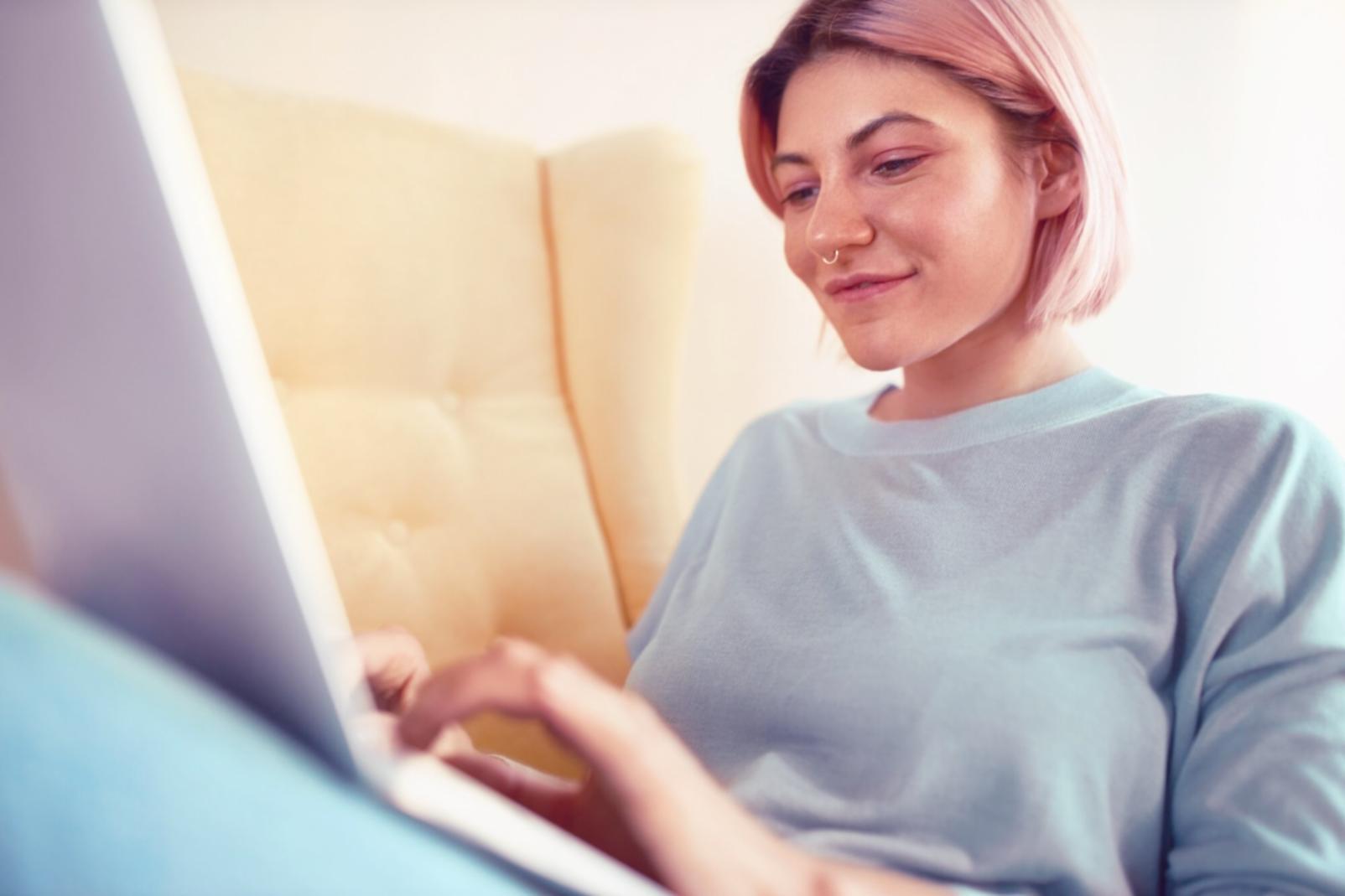 Session de formation en marketing financier avec participants engagés